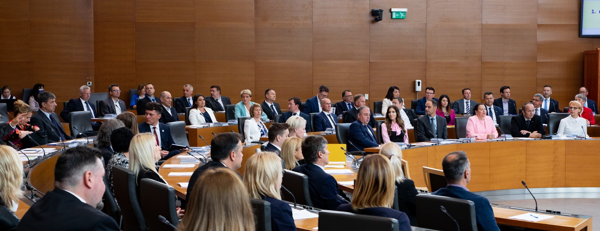Glasovanje o mandatarju: Poslanci SDS glasovali proti eksperimentu