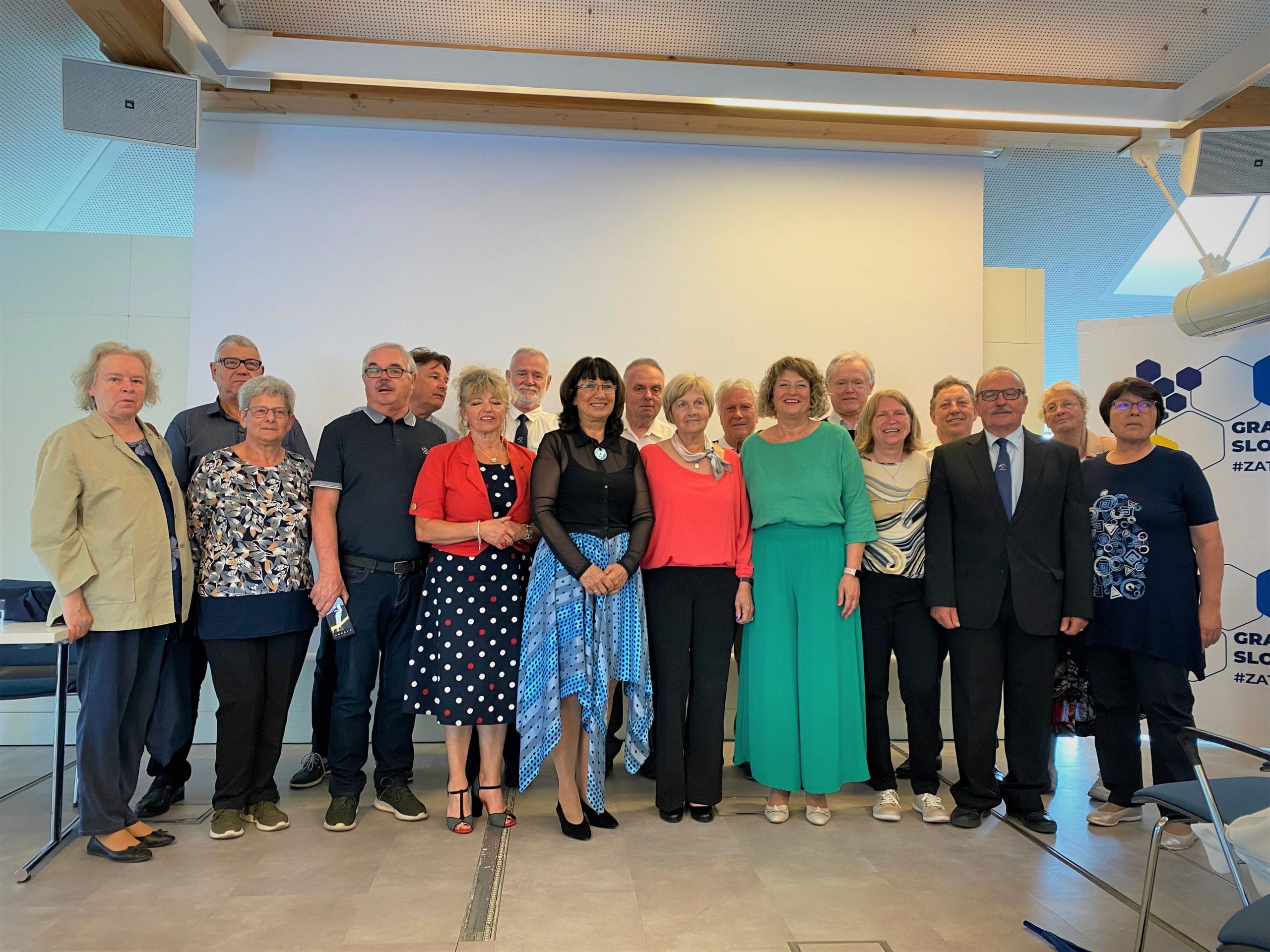7. kongres Kluba seniork in seniorjev SDS: Imamo nekaj, kar na levici nimajo. Veliko srce, ki bije za Slovenijo