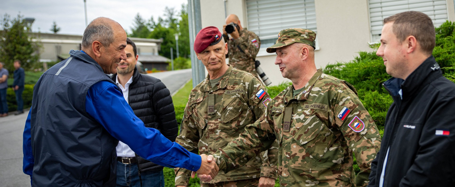 [POSLANSKO VPRAŠANJE] Menjava generalmajorja Mihe Škerbinca je v zaostreni varnostni situaciji milo rečeno nespametna in kratkovidna