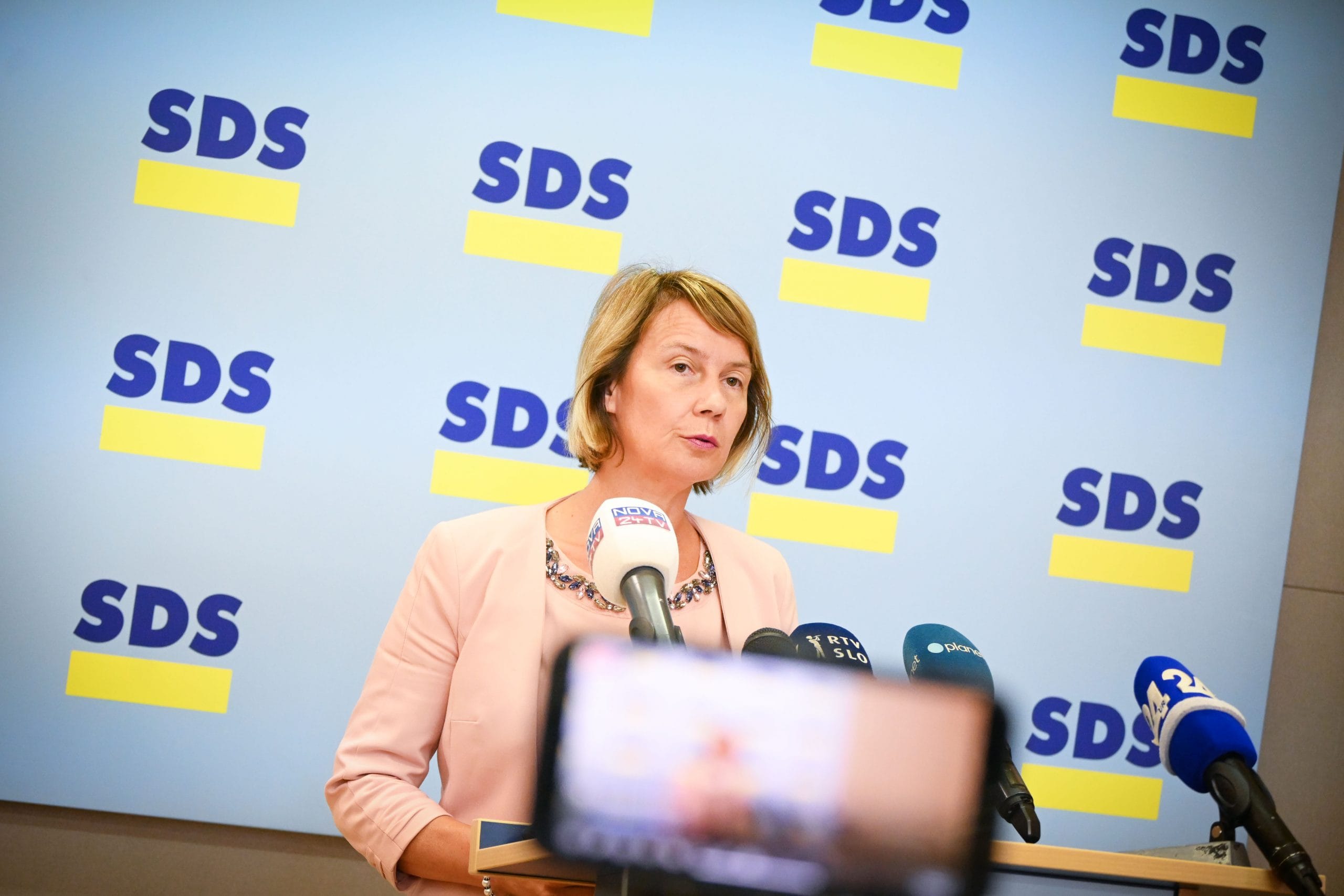 Alenka Jeraj: Vložili smo podpise za naknadni zakonodajni referendum glede Zakona o RTV