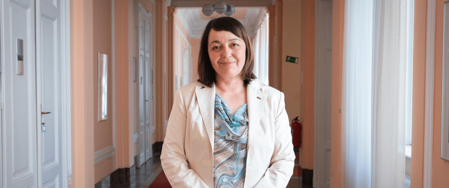 [POSLANSKO VPRAŠANJE]: Alenka Helbl: Zanima me načrt dela in časovnica delovne skupine za prenovo kurikuluma OŠ in SŠ