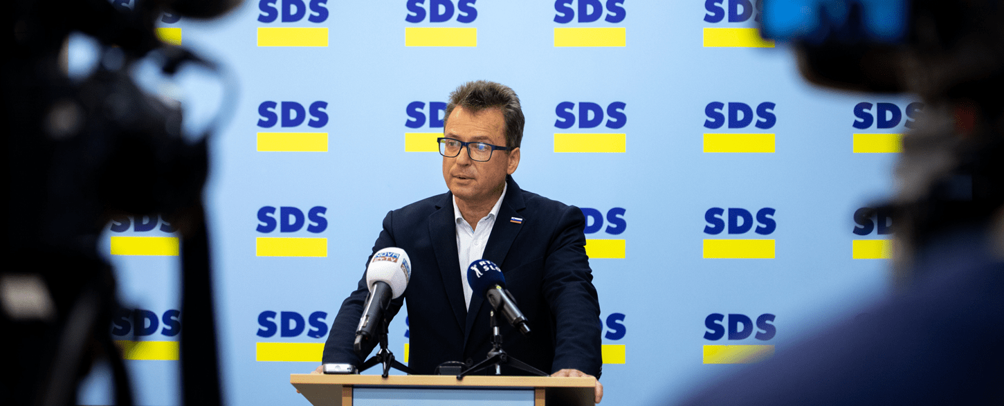 SDS vložila podpise za razpis zakonodajnega referenduma o spremembi Zakona o dolgotrajni oskrbi, ki prinaša škodljive posledice za starejše
