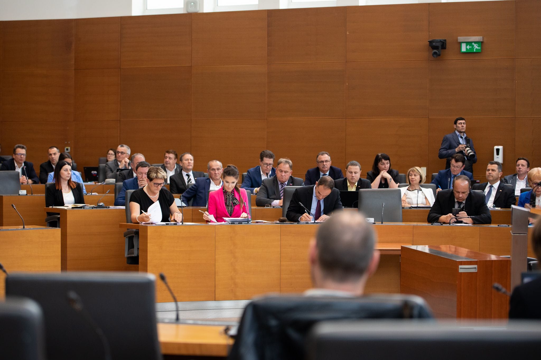 Na izredni seji o omilitvi dviga cen energentov