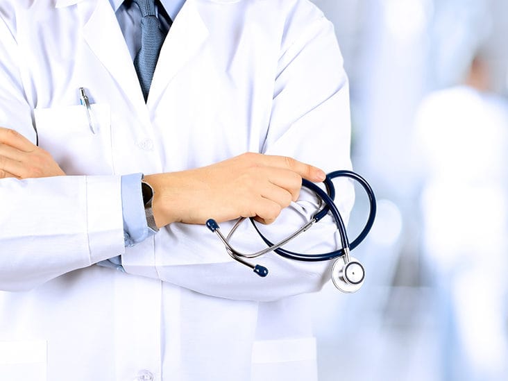 Vlada Janeza Janše je sprejela novelo zakona o javnem naročanju in uvedla referenčne cene medicinskih materialov