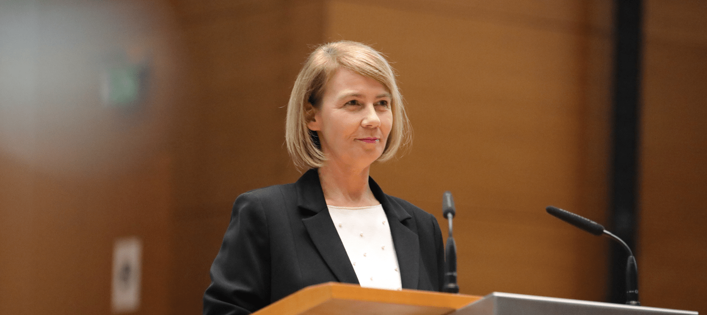 Alenka Jeraj: Ali je posvojitev otroka človekova pravica?