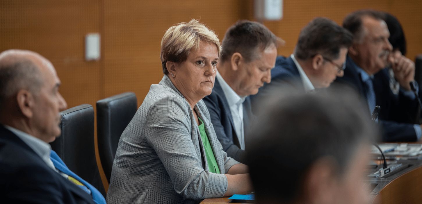 [POSLANSKO VPRAŠANJE] Vlada in ministrstva naj posredujejo sezname vseh obiskov od 2. junija do danes