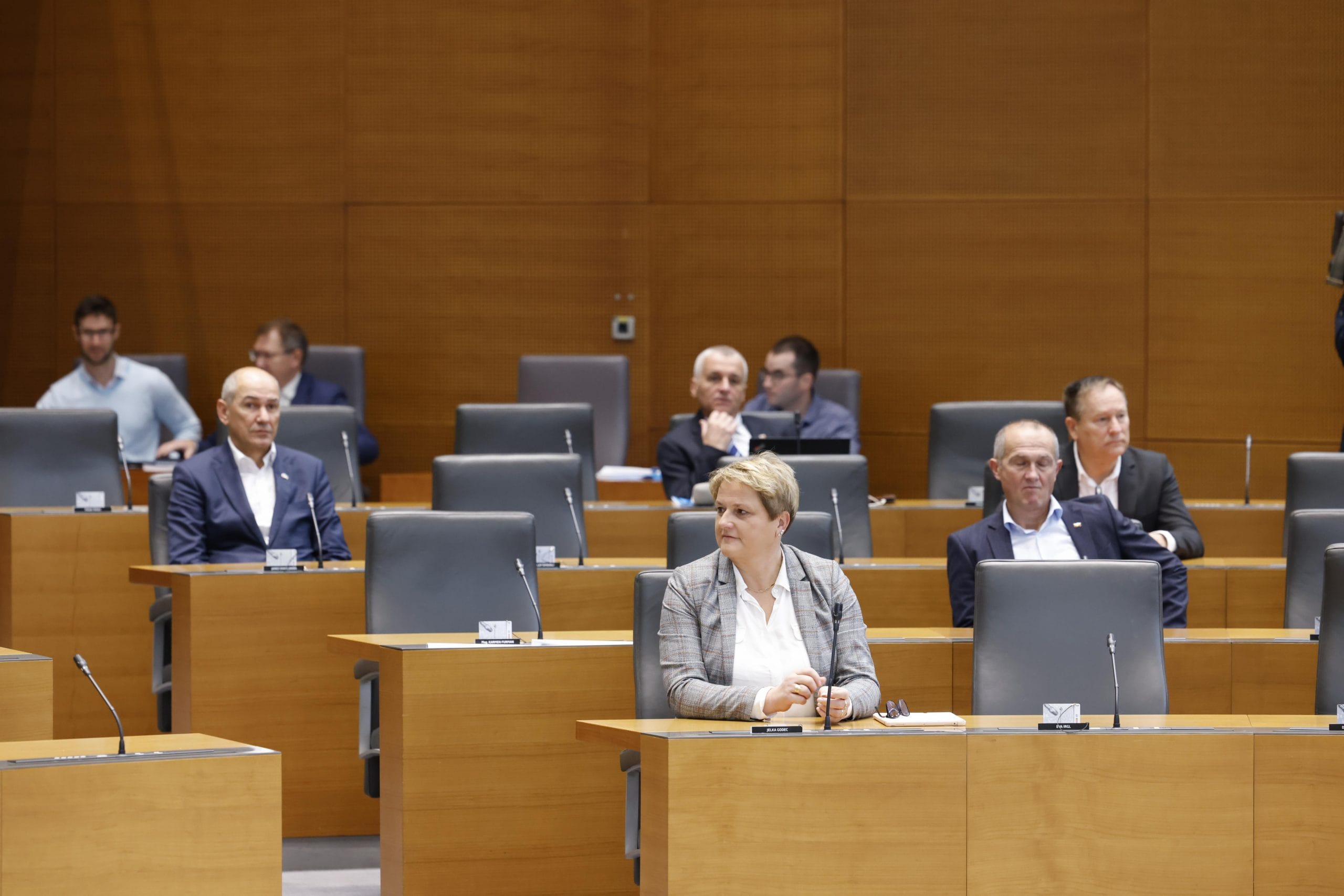 [INTERPELACIJA] Notranja ministrica bi morala skrbeti za varnost državljank in državljanov