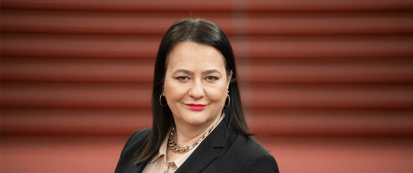 Anja Bah Žibert: Katero ministrstvo je »de facto« trenutno pristojno za področje dolgotrajne oskrbe?