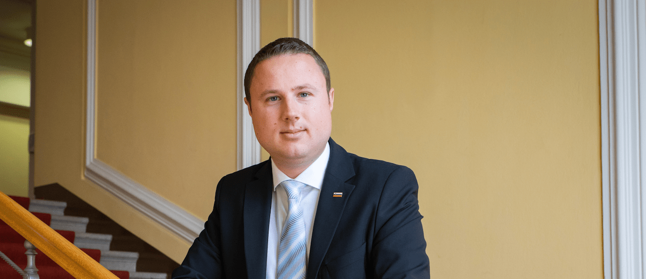 Žan Mahnič: Je notranja preiskava zoper policista, ki je zmago Gibanja Svoboda proslavil s streljanjem, že končana?