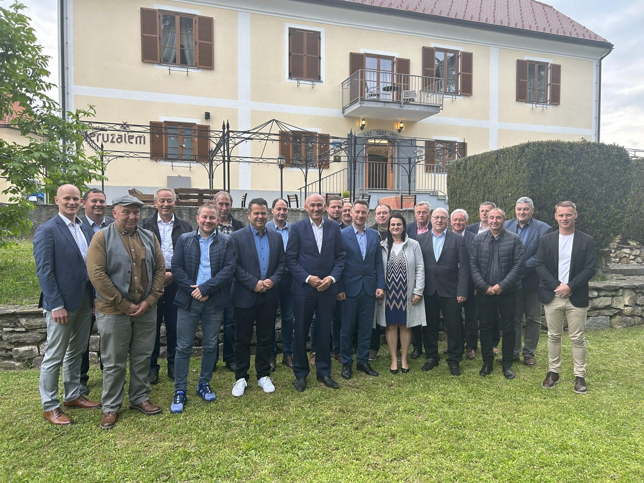 Dopis kluba županov in podžupanov SDS: Solidarnost med občinami