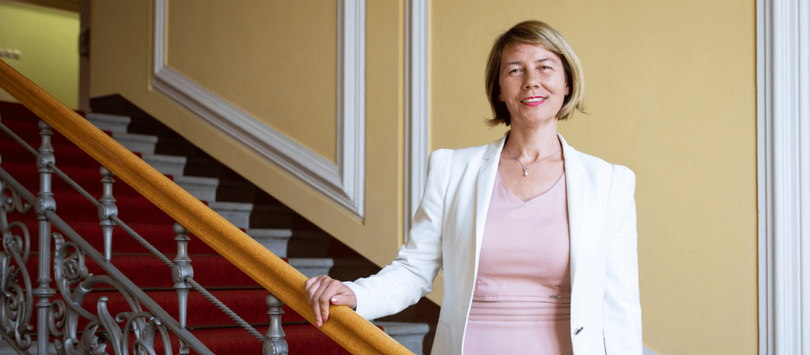 Alenka Jeraj: Ali kulturno ministrstvo podpira sodelovanje ovadenih in tožilsko preiskovanih oseb na knjižnem sejmu v Frankfurtu?