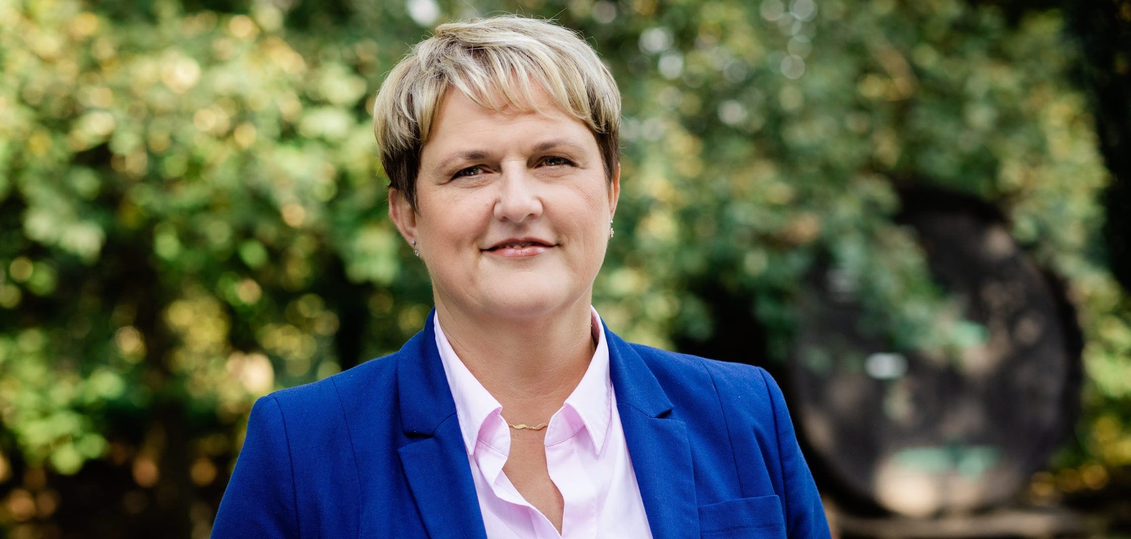 Jelka Godec: Ali veleposlanik, ki je prisostvoval čaščenju rdeče zvezde, še uživa zaupanje Vlade RS?