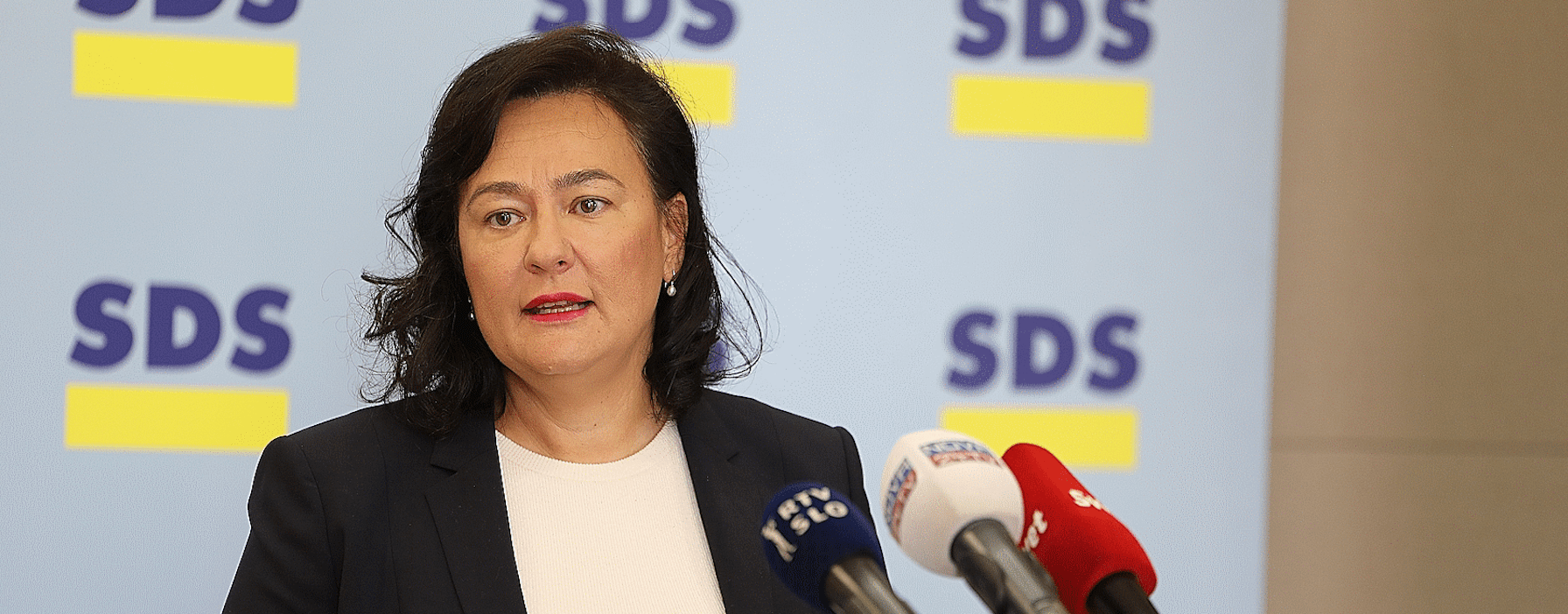 Anja Bah Žibert: Se vlada zaveda upravičenih kritik glede novega predloga interventnega zakona?