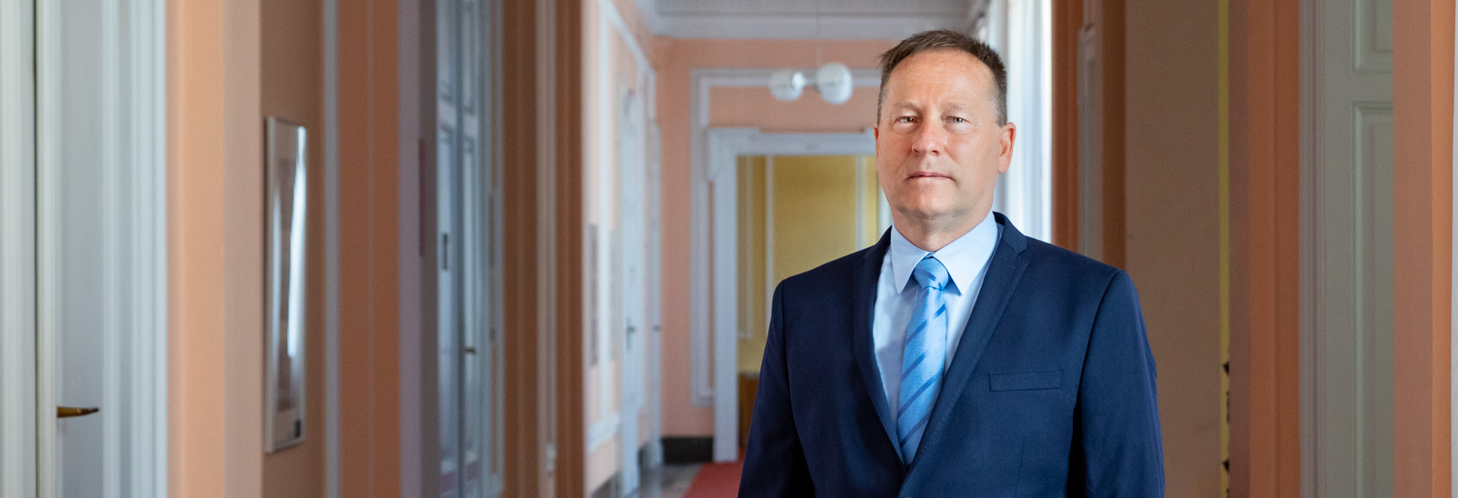 Anton Šturbej: S katerimi naročniki so v okviru skupnega javnega naročanja sklenjeni okvirni sporazumi za nakupe letalskih vozovnic? 