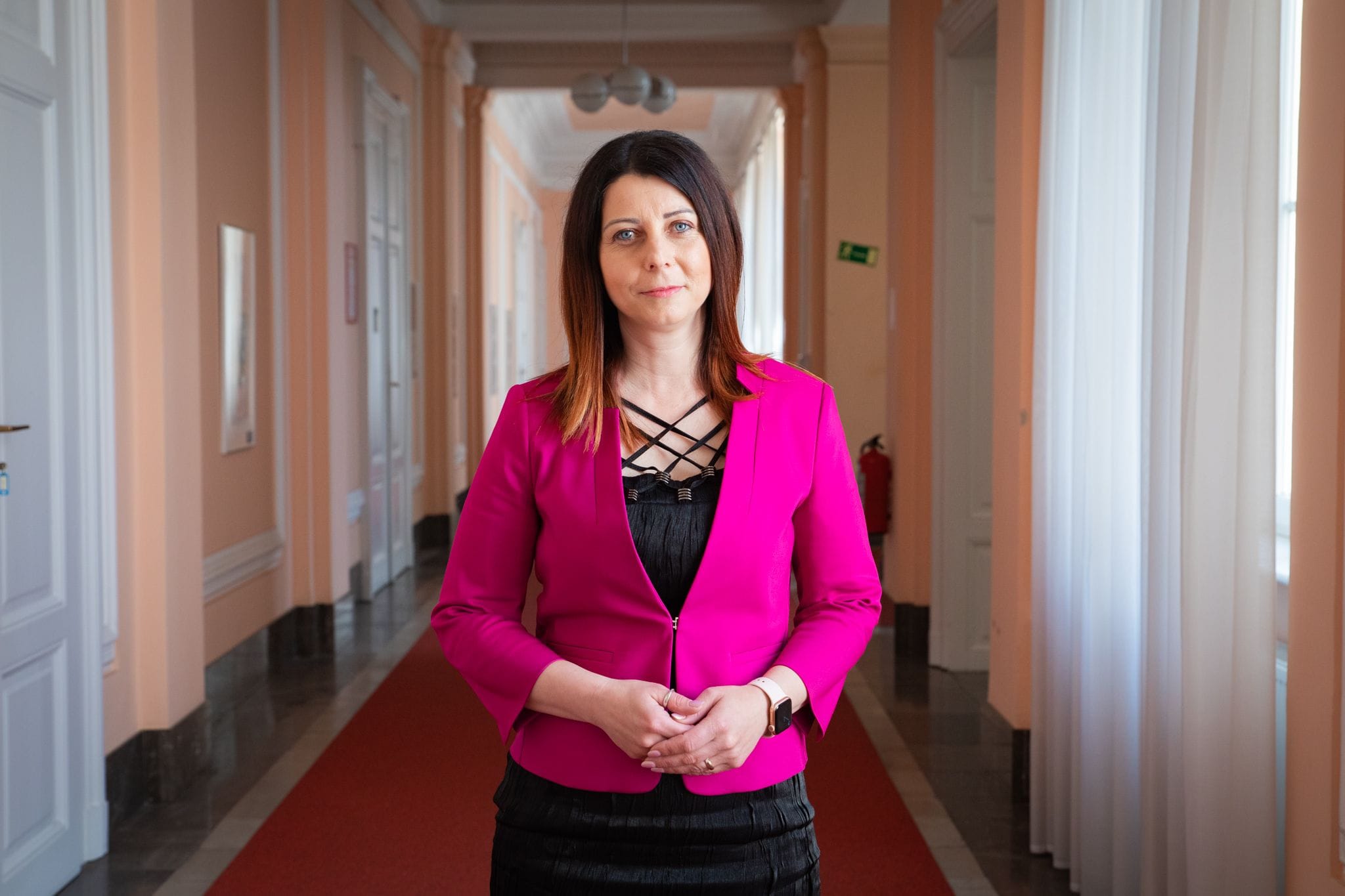 mag. Karmen Furman: Zakaj še vedno vztrajate pri izgradnji vetrnih elektrarn na Pohorju, ki mu nasprotujejo stroka in tisti, ki se jih projekt v lokalnem okolju dotika?