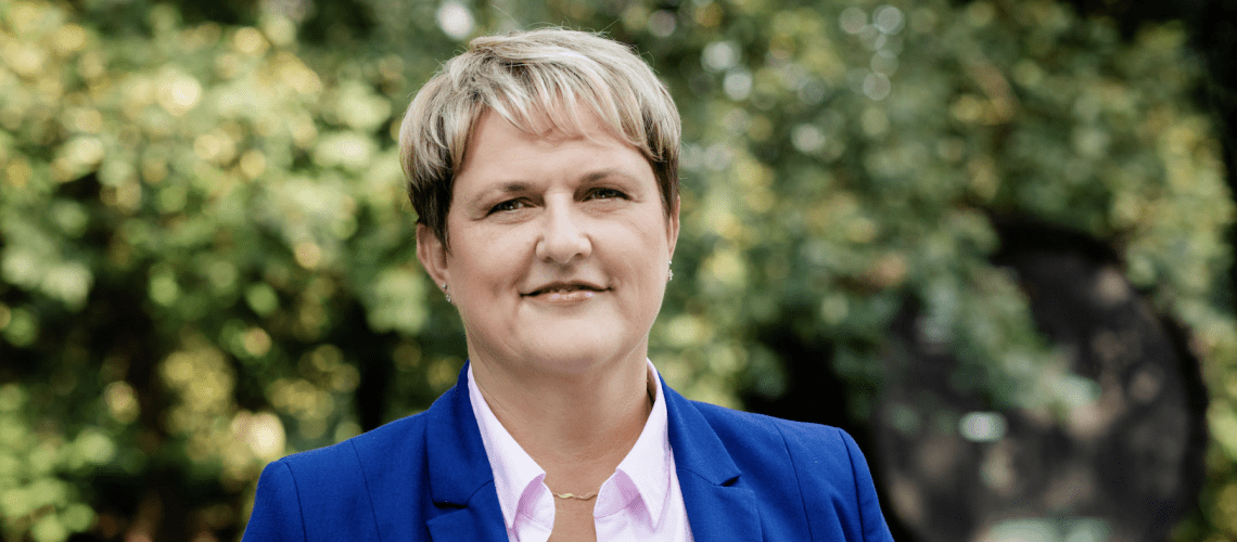 Jelka Godec: Ali bo Javni štipendijski, razvojni, invalidski in preživninski sklad RS zagotovil operacijski sistem in protivirusno zaščito na 13.000 računalnikih?
