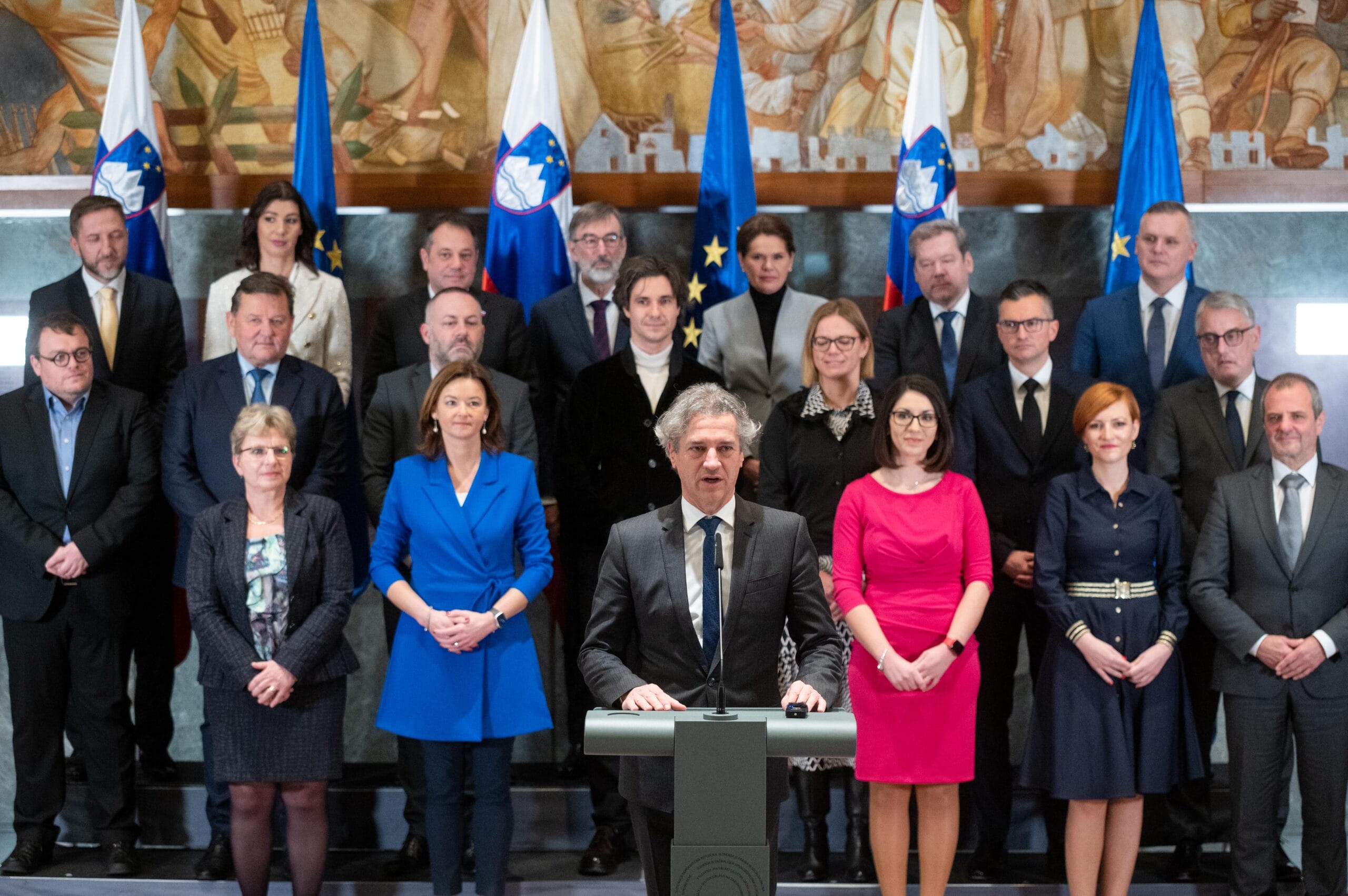 Poslanska skupina SDS zahteva sklic izredne seje državnega zbora zaradi korupcije v vladni koaliciji