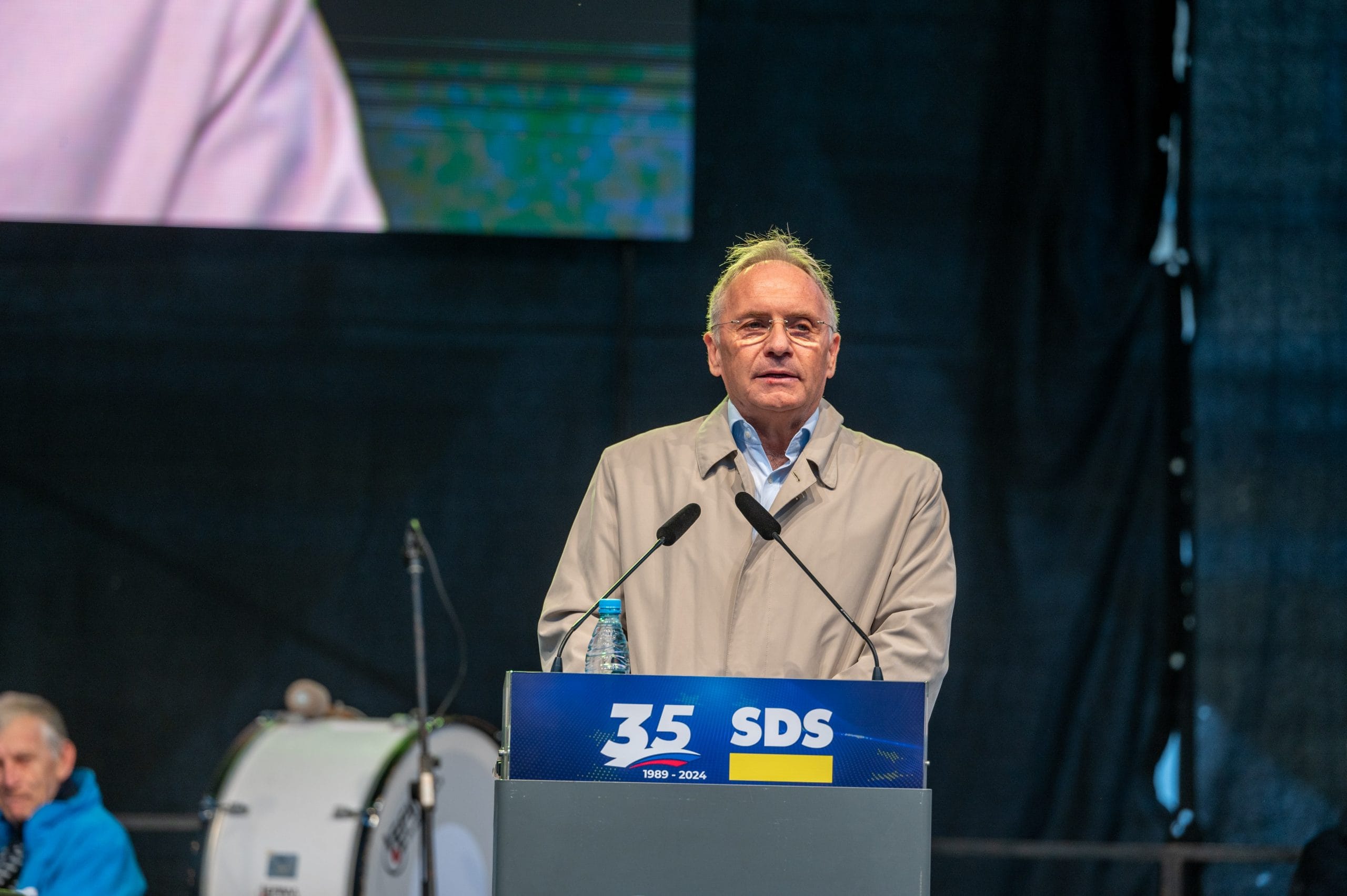 Aleš Hojs: Nevarno je biti del slovenske pomladi. Ampak pogumni ljudje se ne uklonimo!