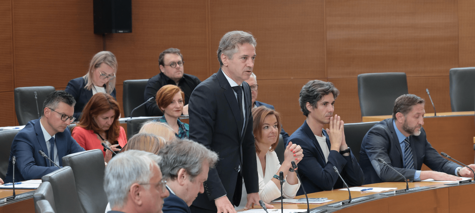 Kakšno “boljšo prihodnost” je v dveh letih zagotovila vlada dr. Roberta Goloba?