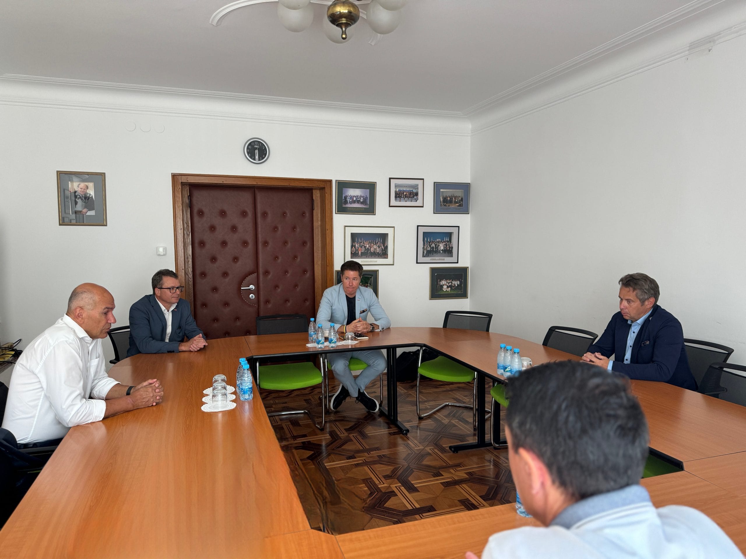 Predstavniki SDS so se sestali s kandidatom za evropskega komisarja