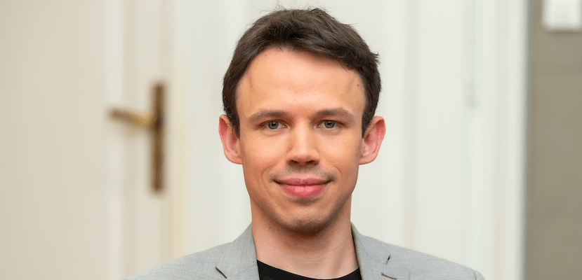 Andrej Hoivik: Kakšen bo ukrep vlade, da šolam ali mladim ne bo potrebno plačevati kotizacije na tekmovanjih iz logike, kemije, biologije, psihologije in programiranja?