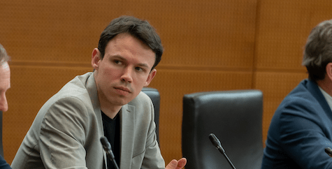 Andrej Hoivik: Poslanska skupina SDS proti privilegijem - 1500 € za elito, 42 centov za upokojence?