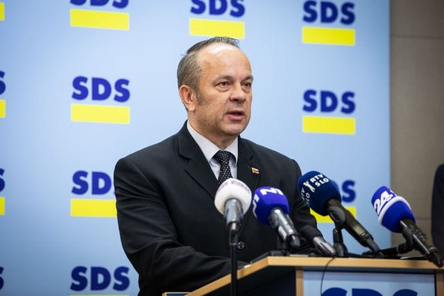 Mag. Grims poslal poslansko vprašanje Evropski komisiji, ki se glasi: Kdaj bo Evropska komisija uvedla preiskavo, ki jo zahtevamo, o vplivu korupnega denarja USAID na delovanje EU in na volitve v EU: ter o tem seznanila javnost?