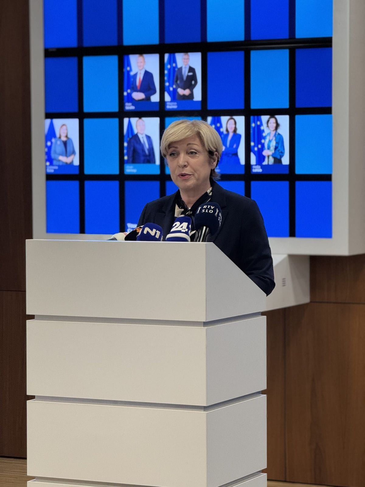 Evropska ljudska stranka v Slovenijo pošilja opazovalno komisijo