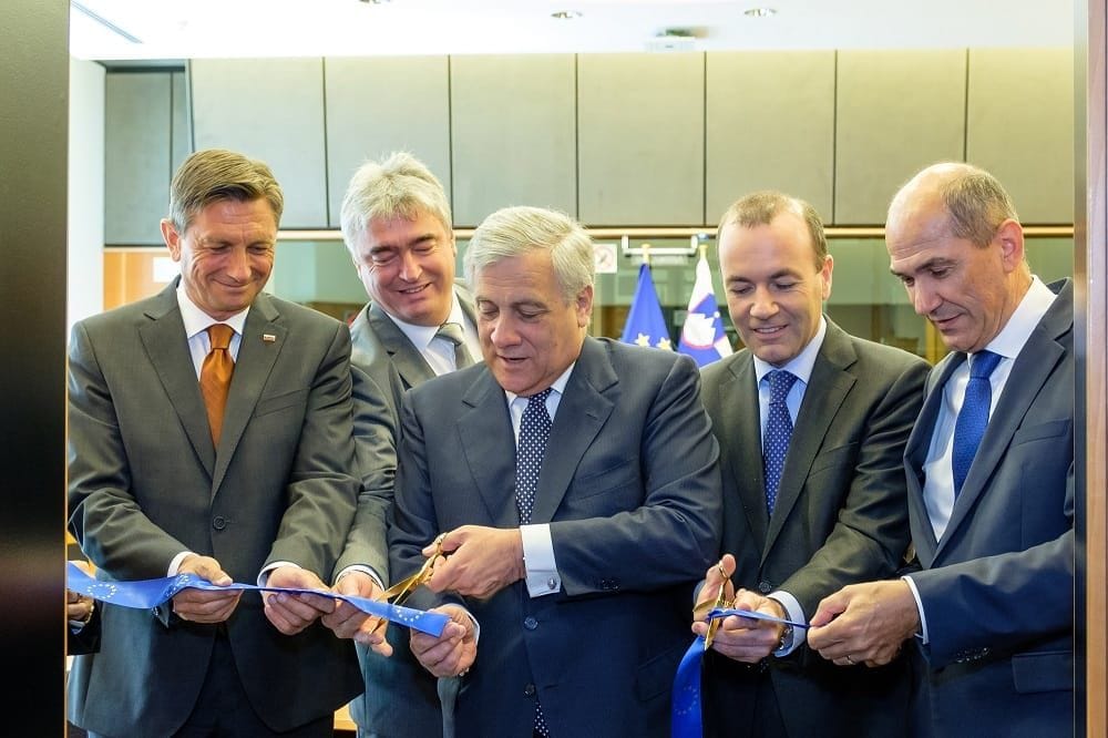 Konferenčna dvorana Bruselj - prerez traku