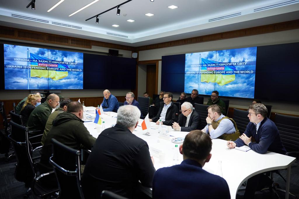 predsedniki vlad Poljske, Češke in Slovenije ter podpredsednik poljske vlade marca 2022 v Kijevu