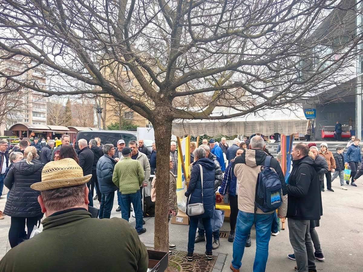 Okrepčilo na stojnici mesarstvo Križnik