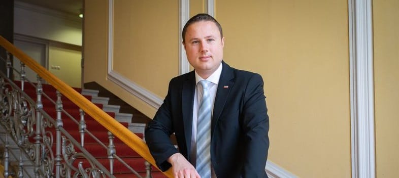 Žan Mahnič: Vlada naj ukine obvezno kuhanje čeljusti od divjadi