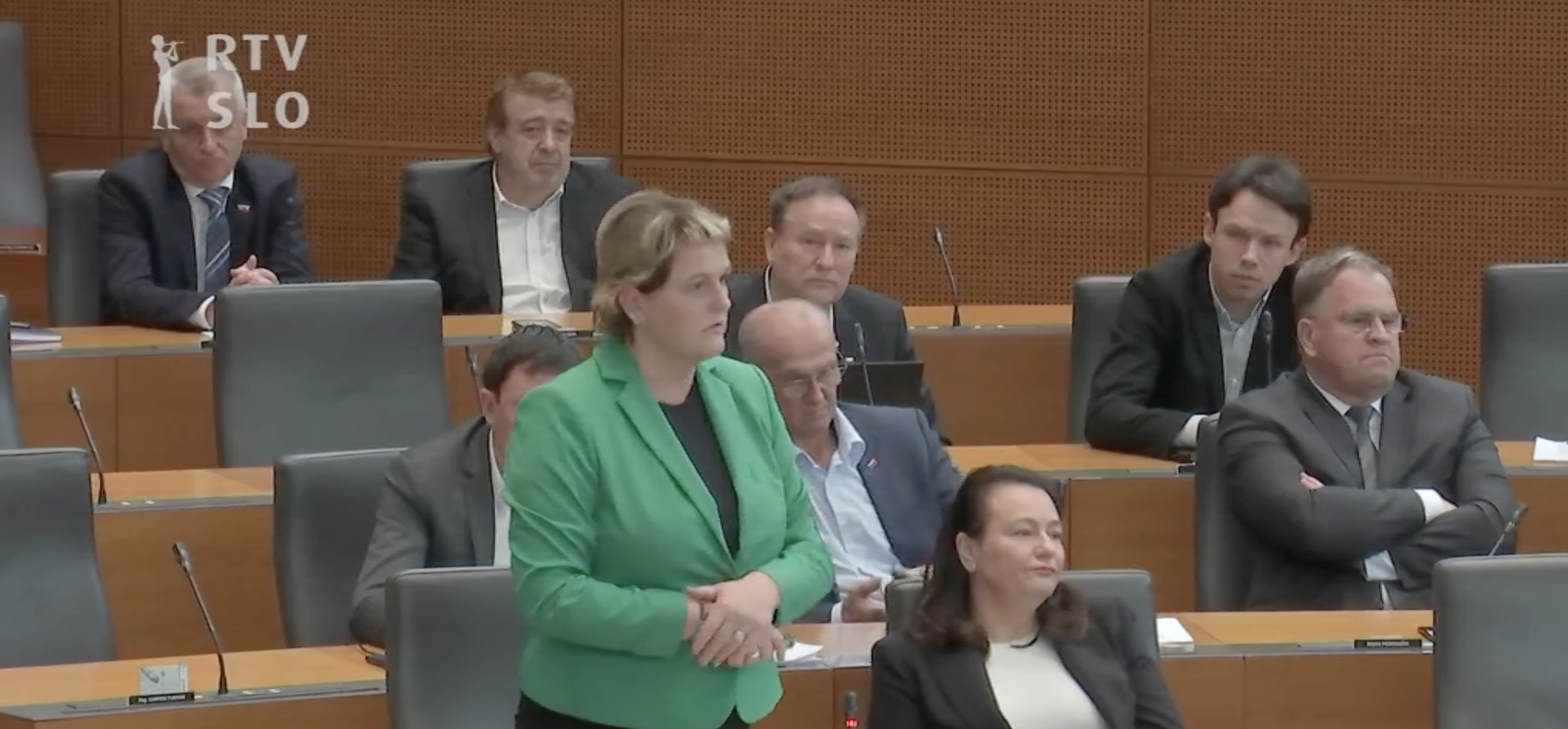 Kdor zadnji pride, prvi melje – zdravstveni sistem po Golobovo!