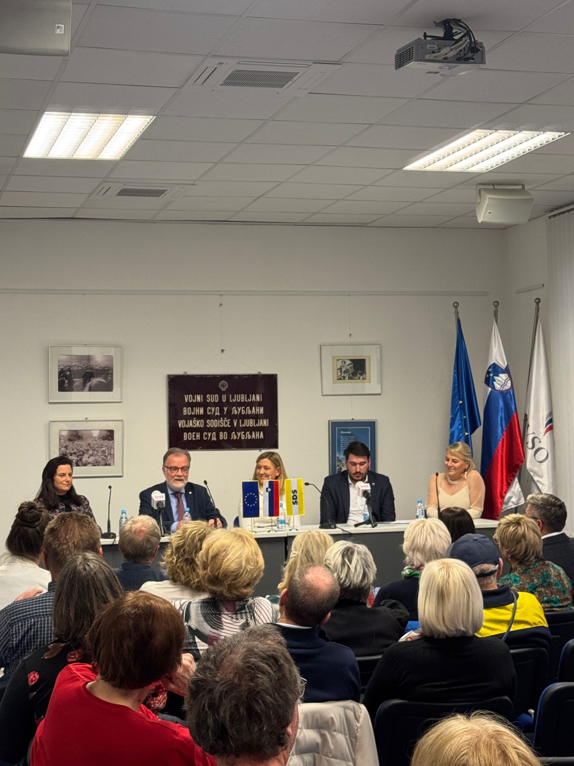Pogovorno omizje ob Materinskem dnevu