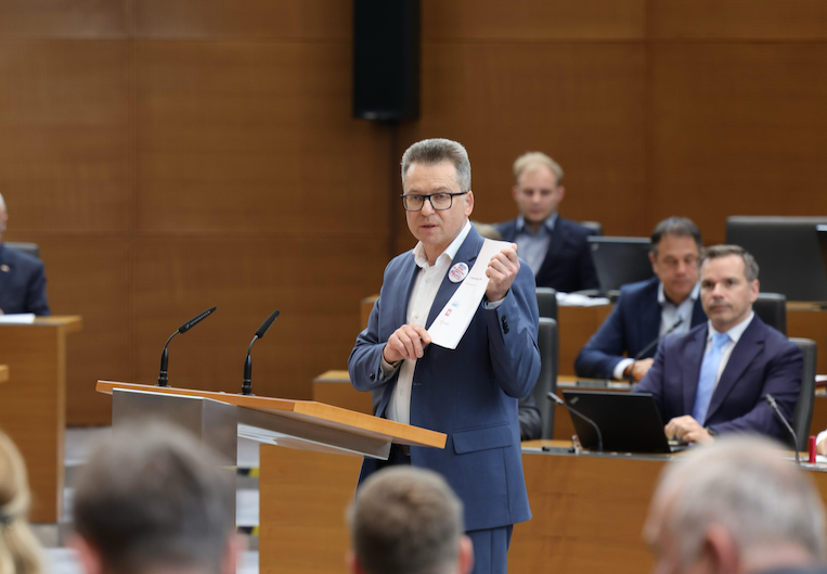 Zvone Černač ob interpelaciji vlade: Kredibilnosti Robertu Golobu in vladi ne more povrniti nihče več