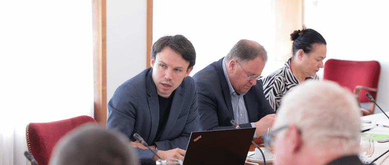 Zavržne izjave koalicije in sramotno žaljenje državljanov pred razpisom referenduma