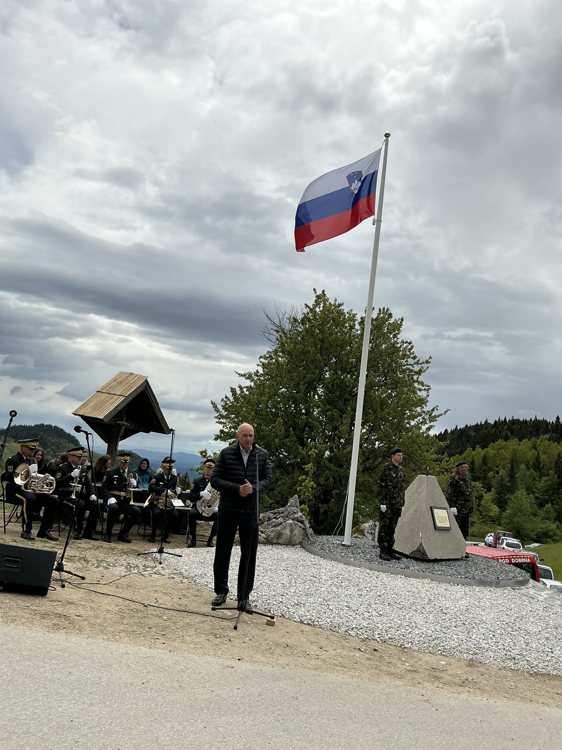 35 let Manevrske strukture narodne zaščite: Obeležje za vizualno opazovalno postajo na Paškem Kozjaku