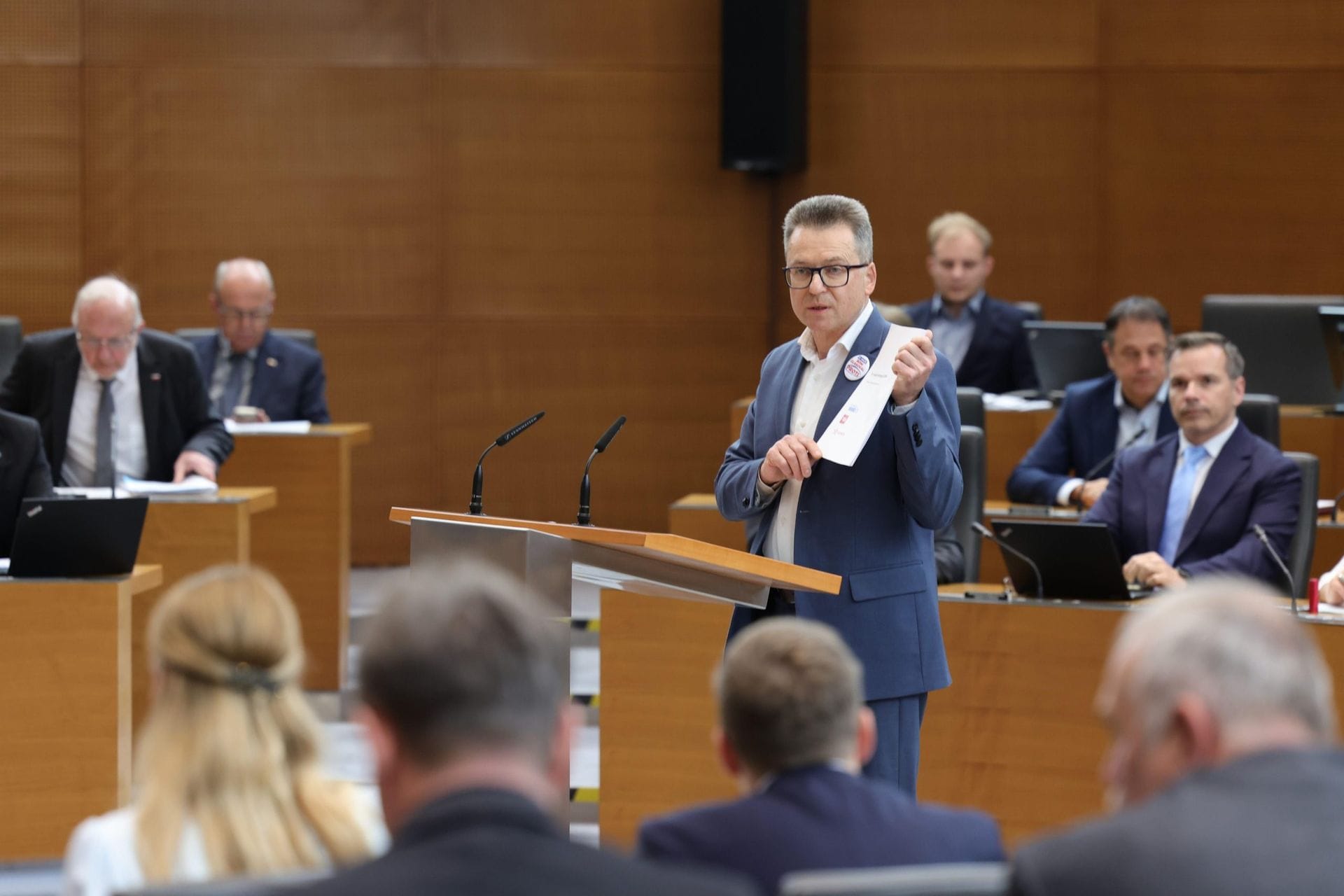 Koalicija in nepovezani poslanci povozili referendumsko voljo ljudi