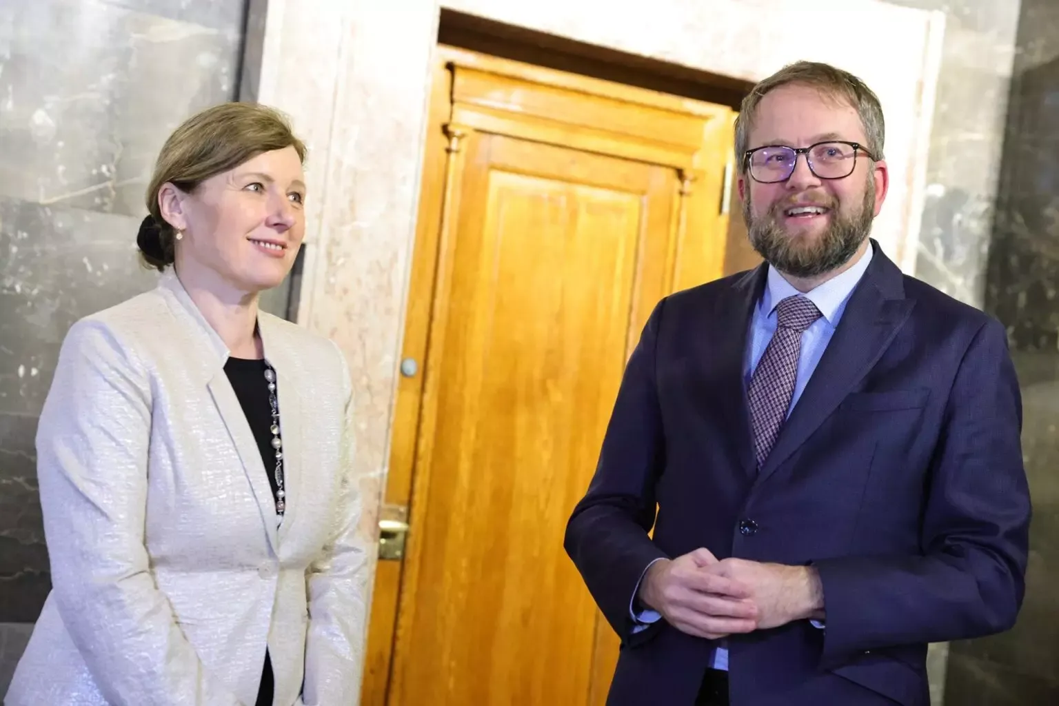 Zahtevamo odstop ustavnega sodnika Mateja Accetta in razkritje vloge komisarke Vere Jourove pri vplivanju na odločanje Ustavnega sodišča