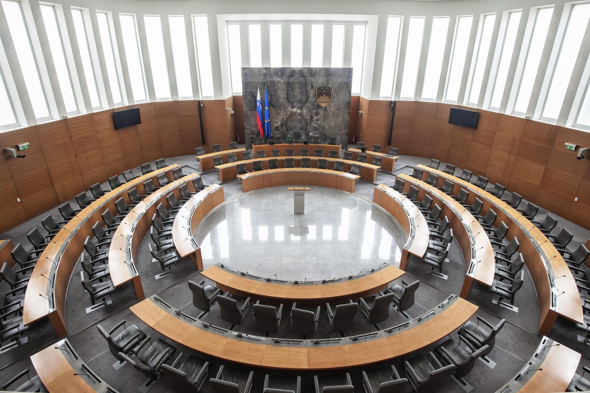 Neudeležba poslank in poslancev SDS na 121. izredni seji Državnega zbora