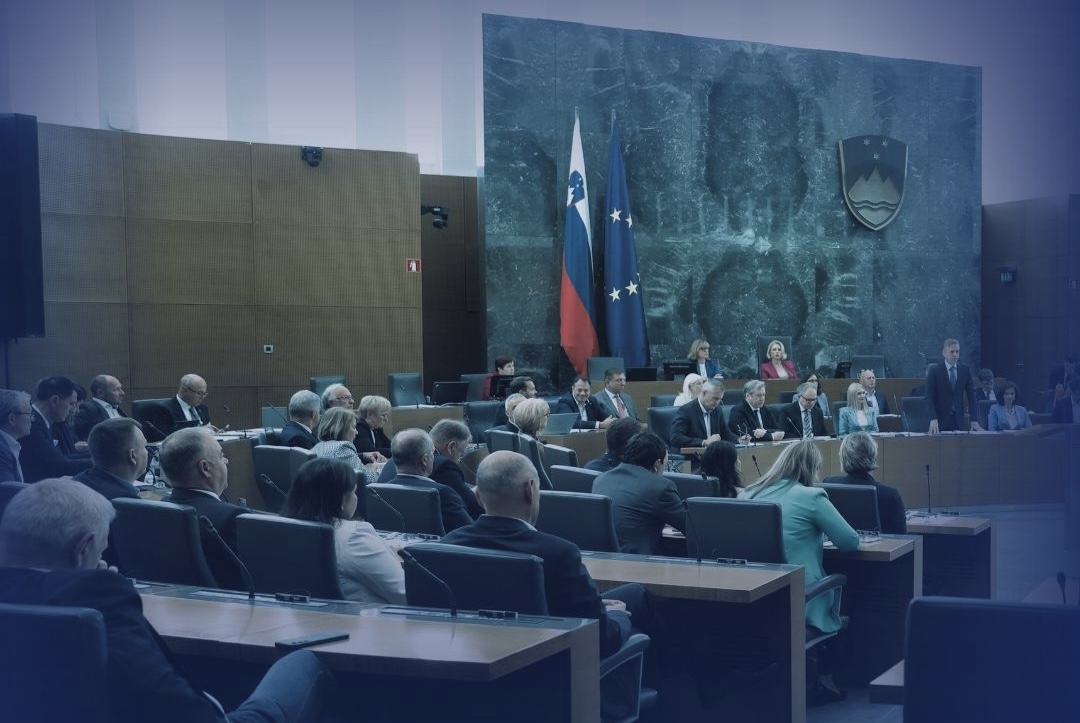 Seja na 24. december  je nesmiselna, ker zakon o volitvah nima zagotovljene 2/3 podpore