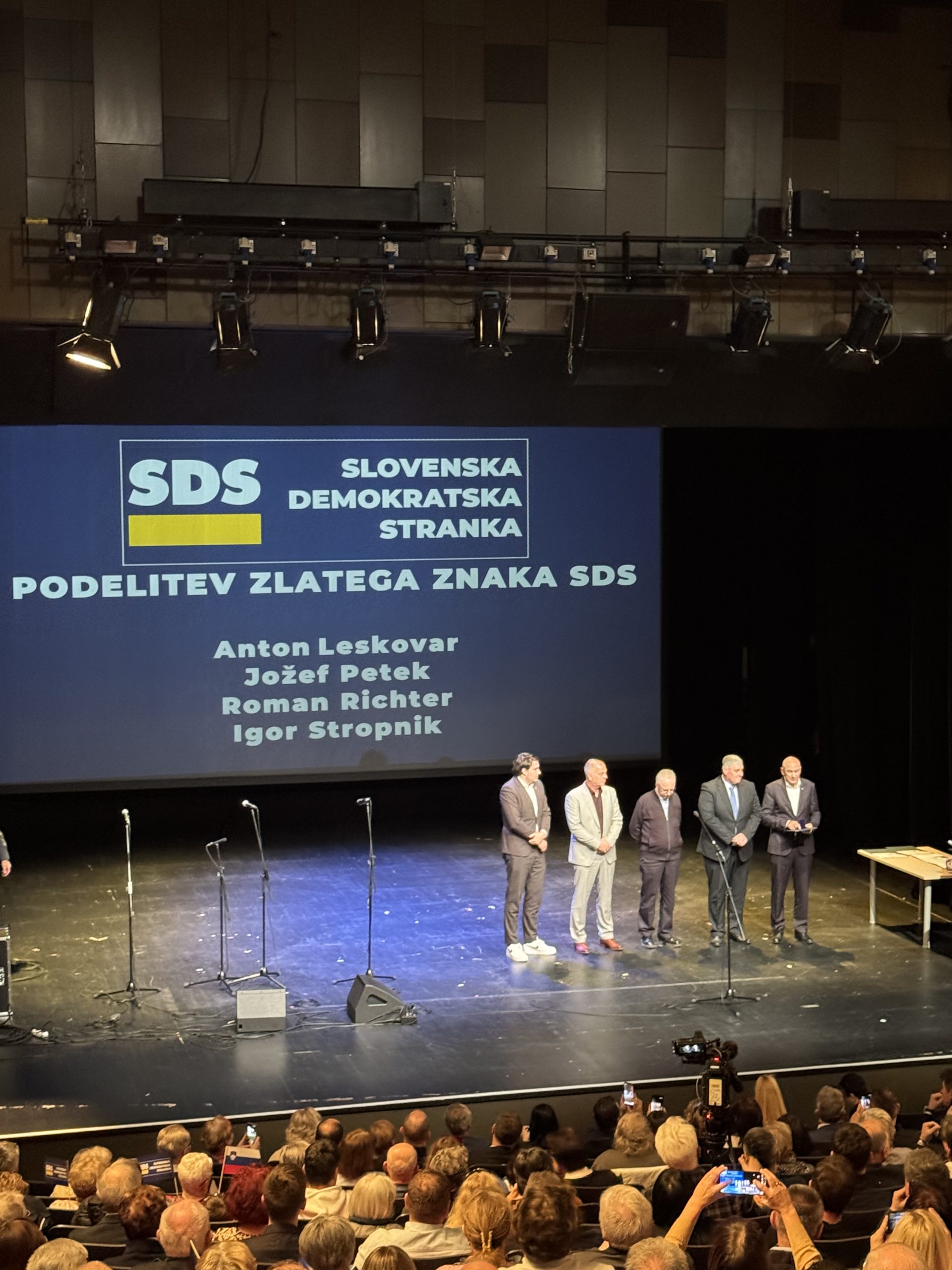 Zlati znaki SDS, so prejeli Anton Leskovar, Jožef Petek, Roman Richter in Igor Stropnik