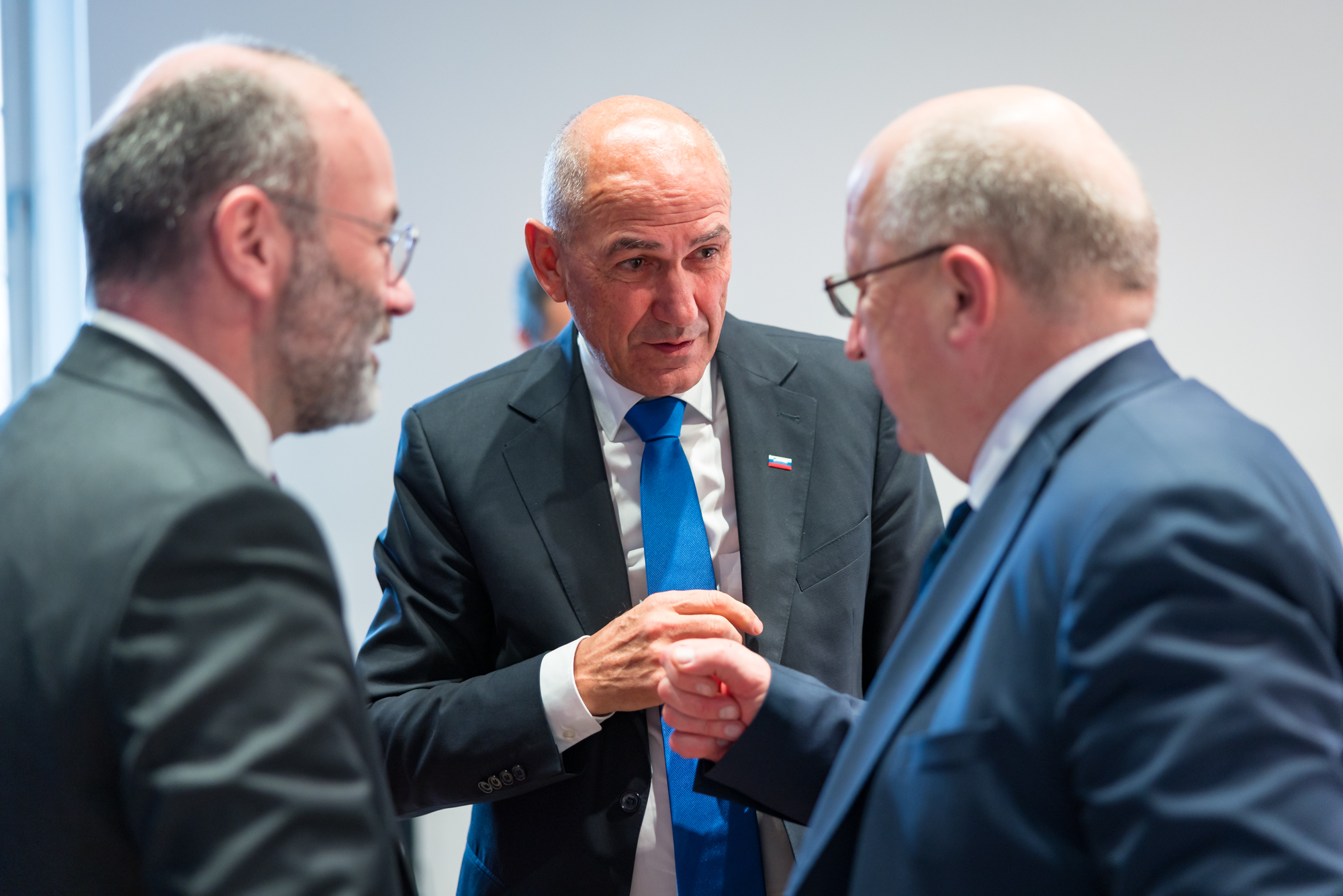 Janez Janša v ospredju podpore EPP: Stabilna desnosredinska vlada kot ključ do konkurenčne Slovenije